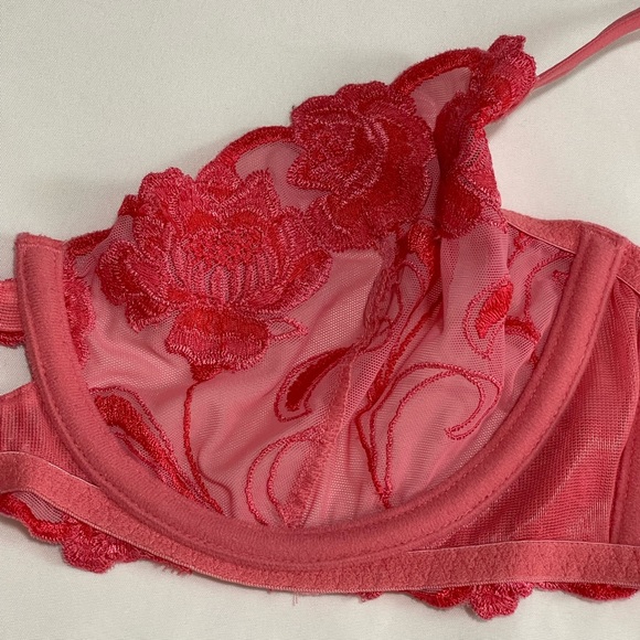 Victoria’s Secrete Pink Lace Underwired Unlined Bra Size 34C - Picture 6 of 8